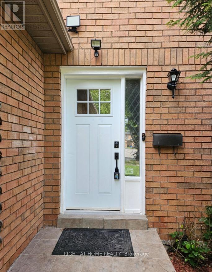 21 Mcbrien Court, Whitby, Ontario  L1R 2C8 - Photo 6 - E12105605