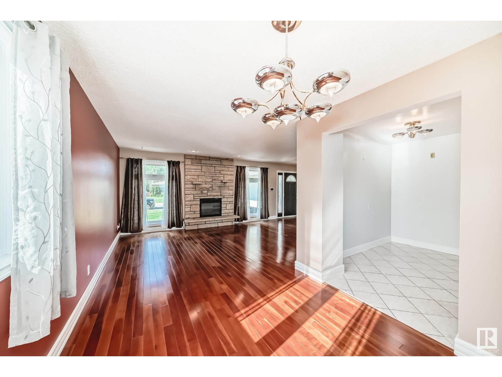 Property at 6912 21 AV NW image 2