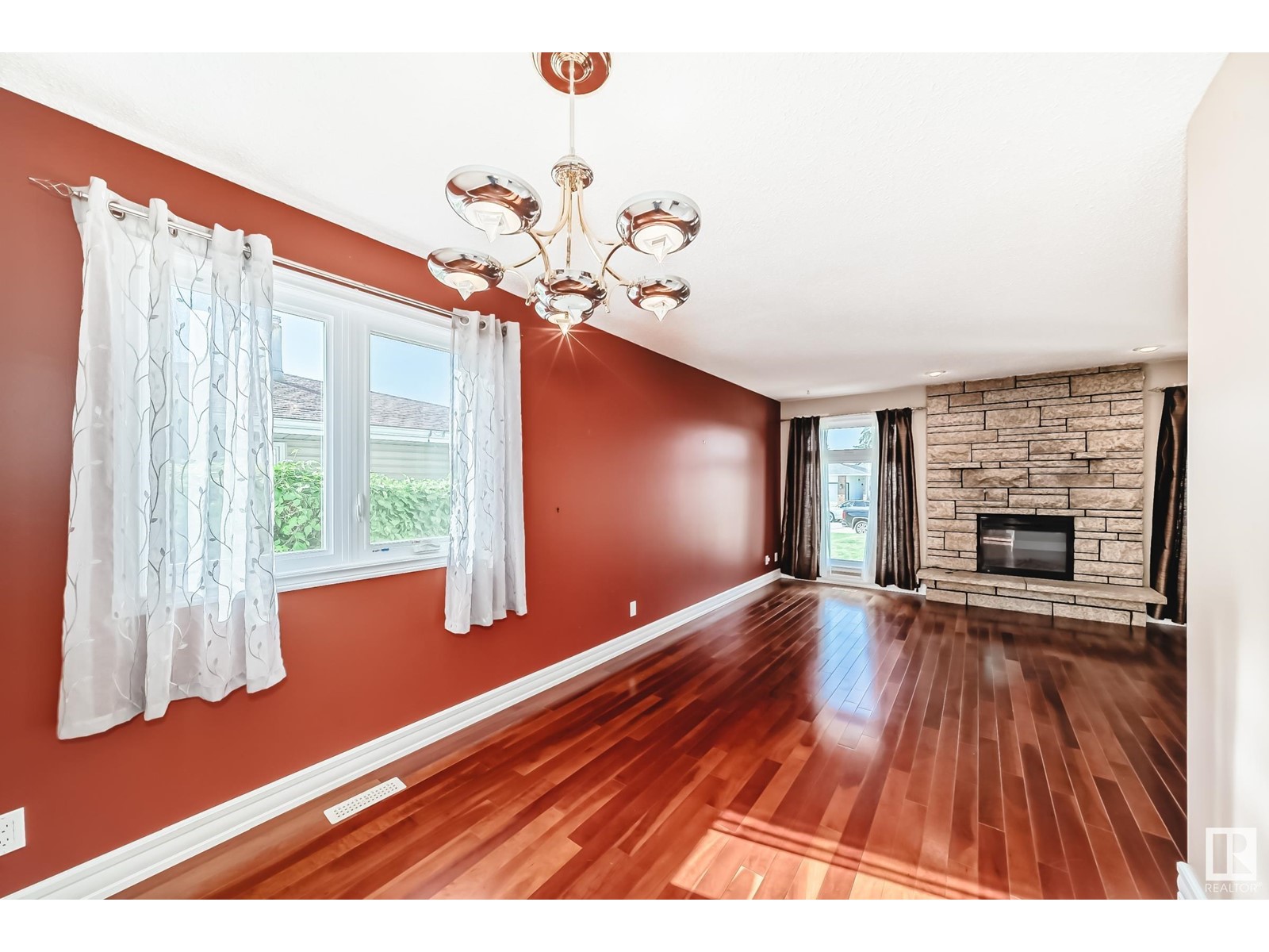 Property at 6912 21 AV NW image 3