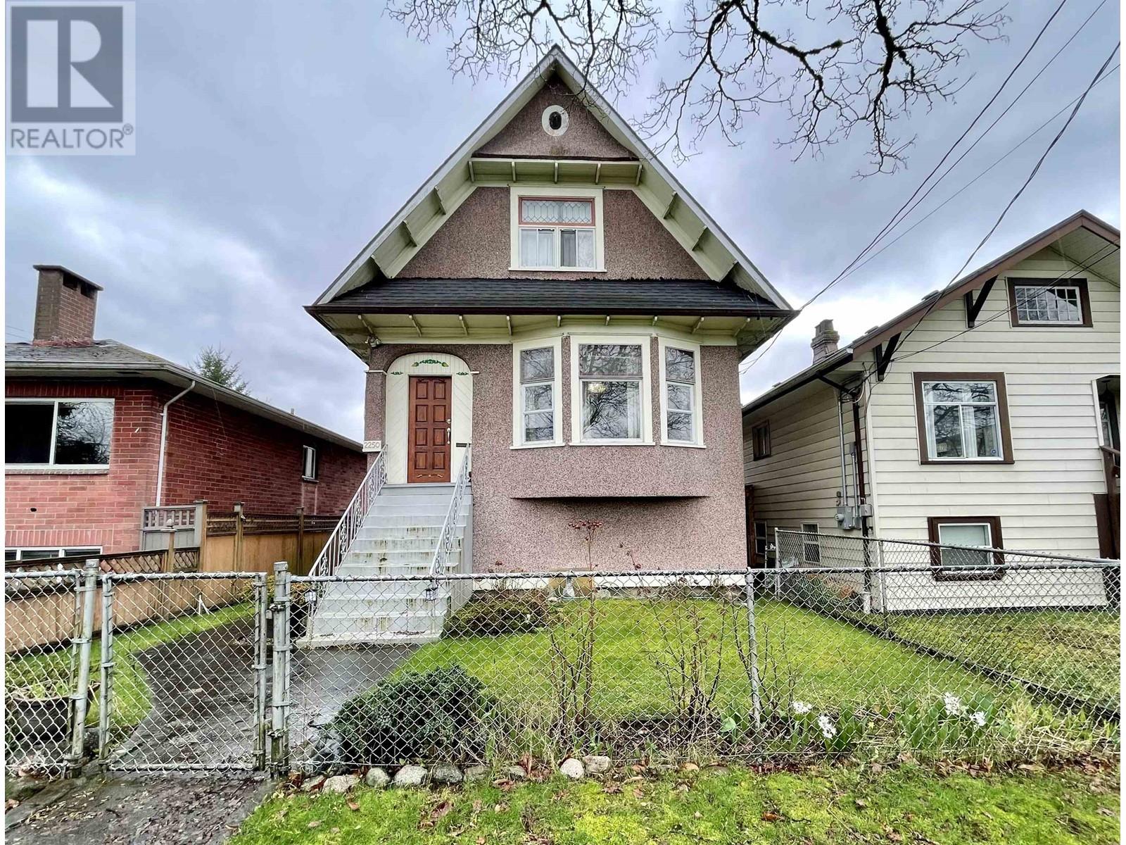 2250 E PENDER STREET, Vancouver, British Columbia