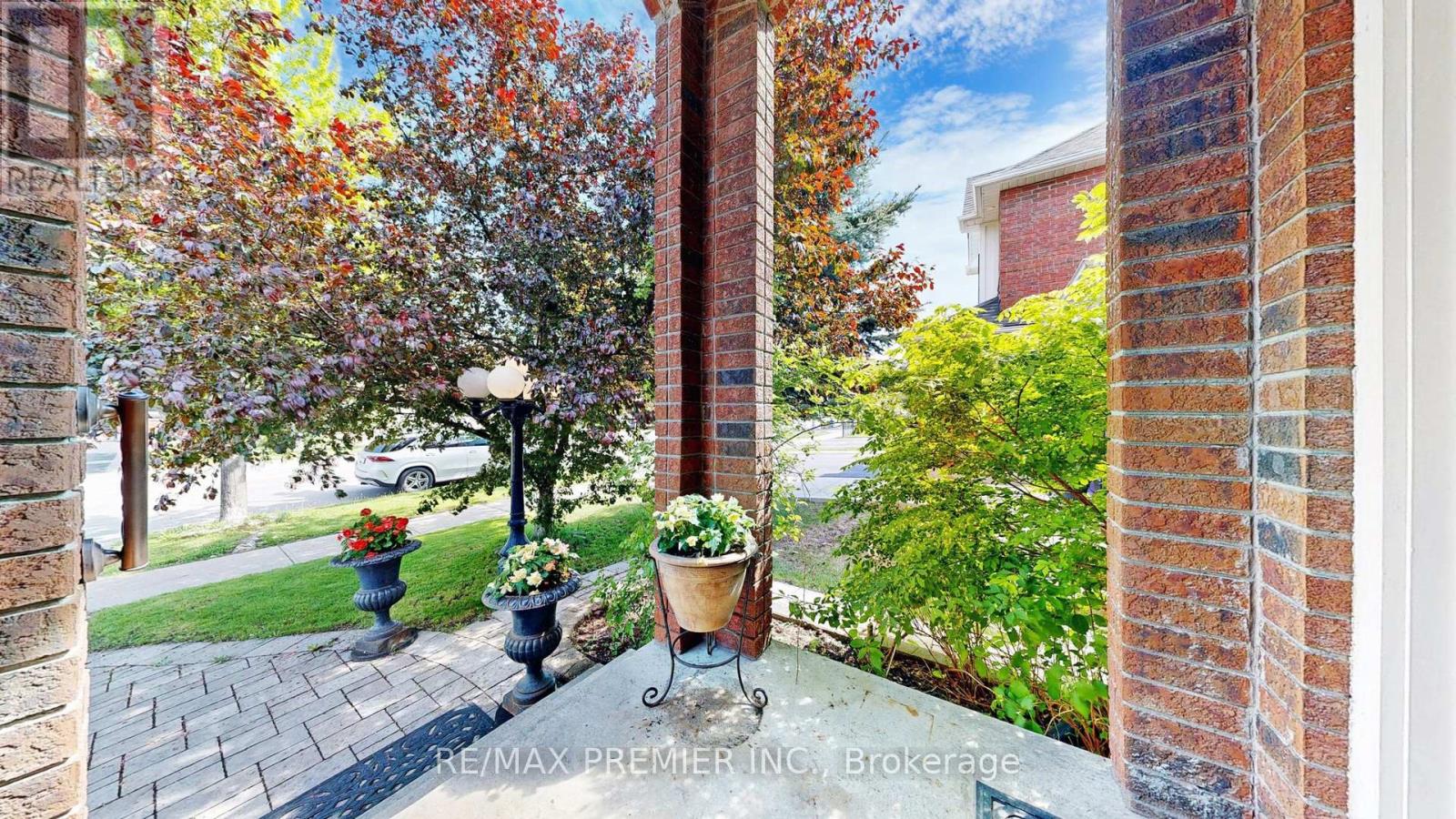 Property at 215 DRUMMOND DRIVE image 4