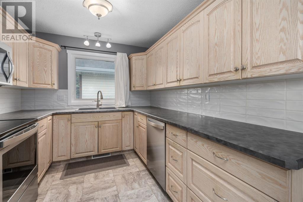 Property at 113 Thorson Crescent image 4