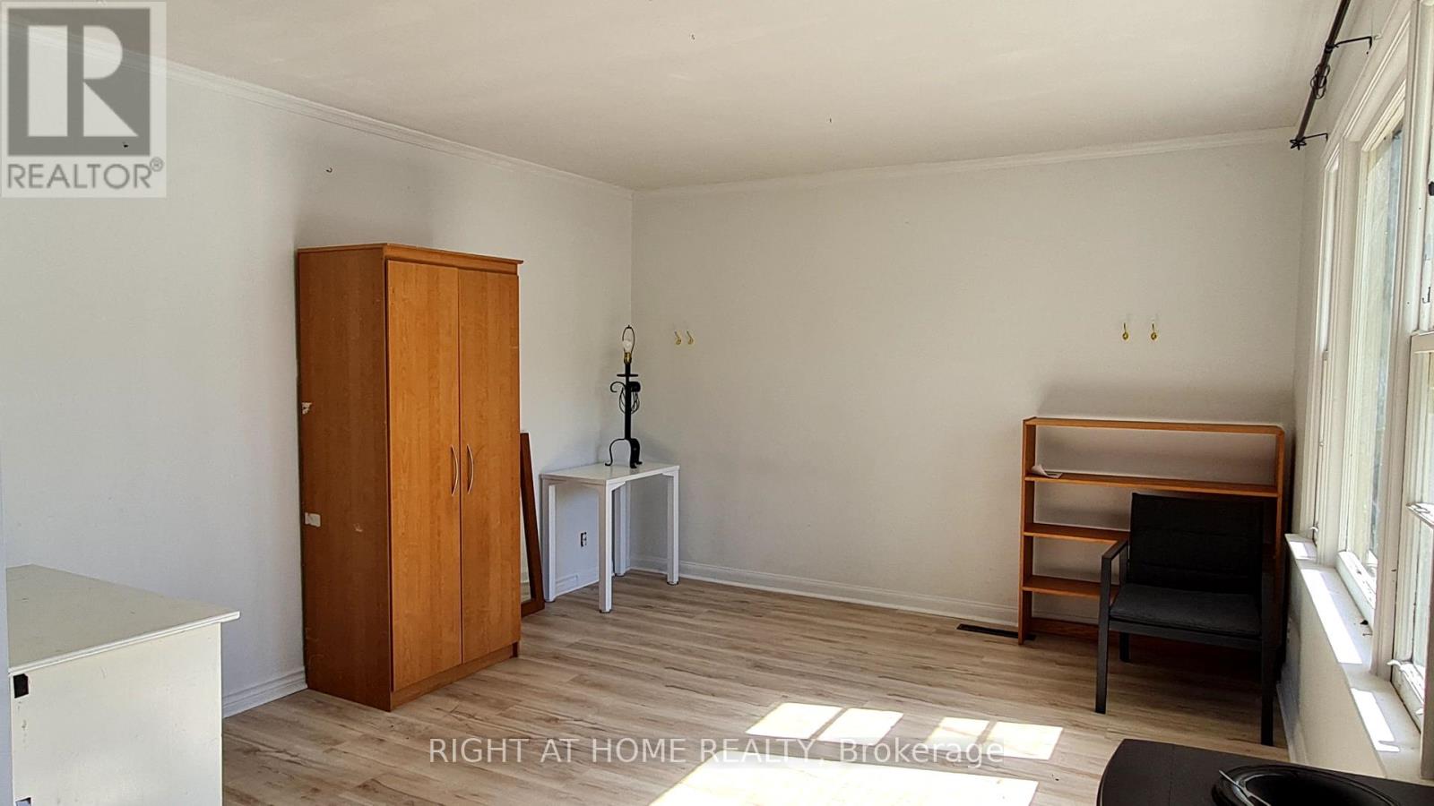 310 Grey Street, London East (East K), Ontario  N6B 1G6 - Photo 4 - X12186293