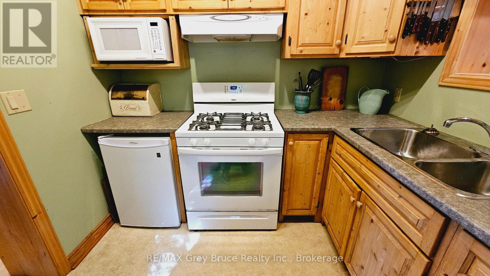 130 South Shore Road, Northern Bruce Peninsula, Ontario  N0H 1W0 - Photo 21 - X12186303