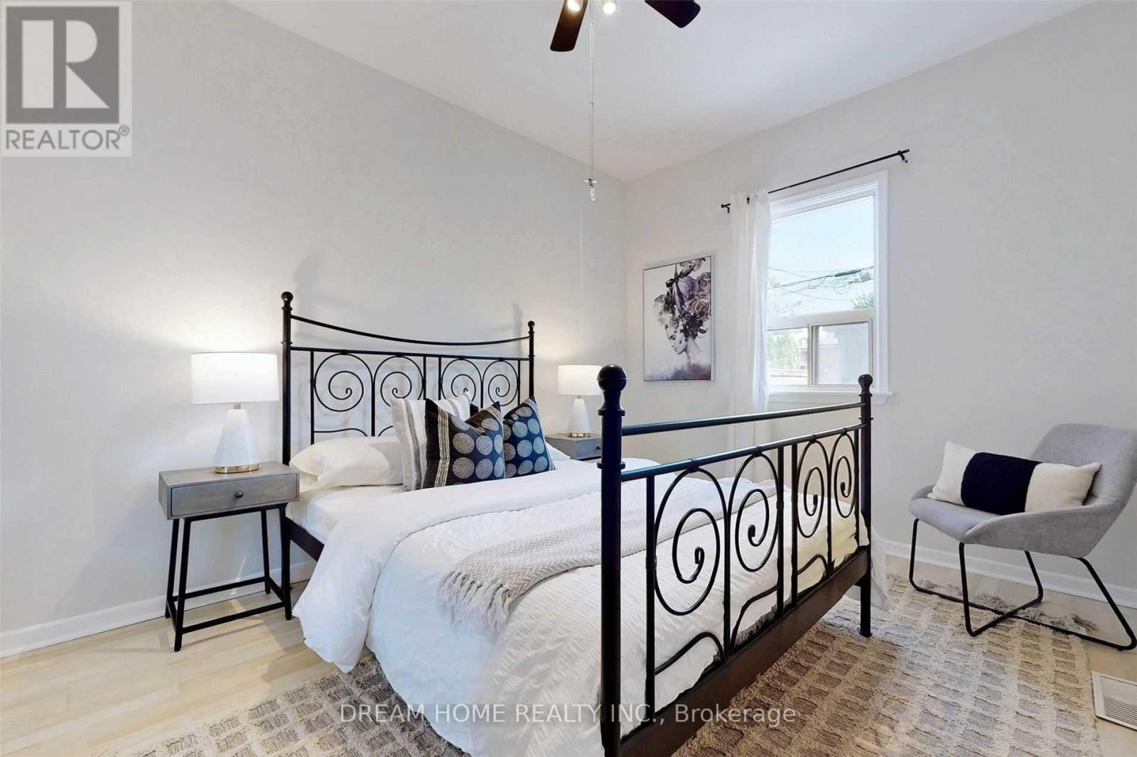 Upper - 53 Lanark Avenue, Toronto (Oakwood Village), Ontario  M6C 2B5 - Photo 12 - C12186302