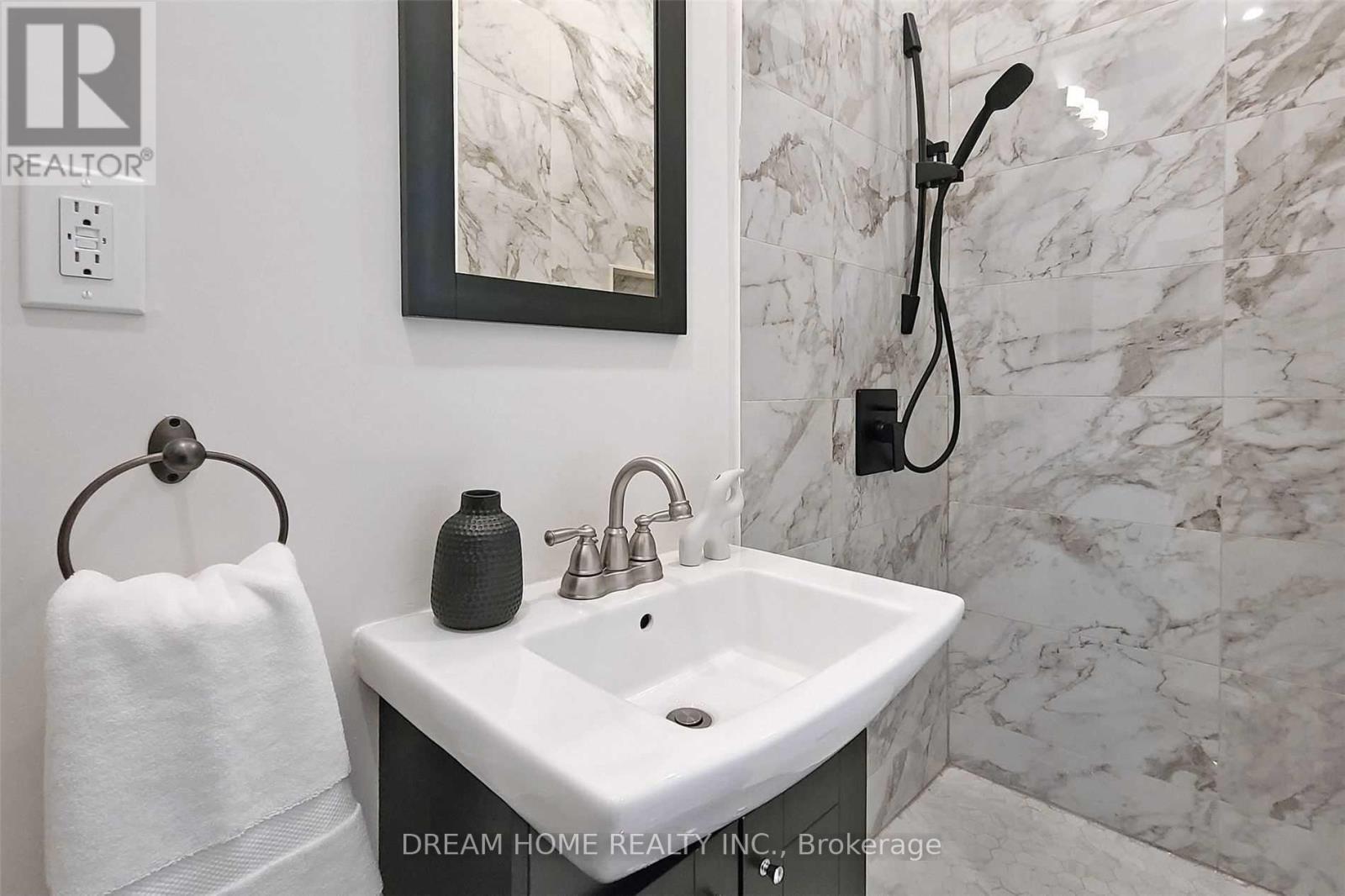 Upper - 53 Lanark Avenue, Toronto, Ontario  M6C 2B5 - Photo 17 - C12186302