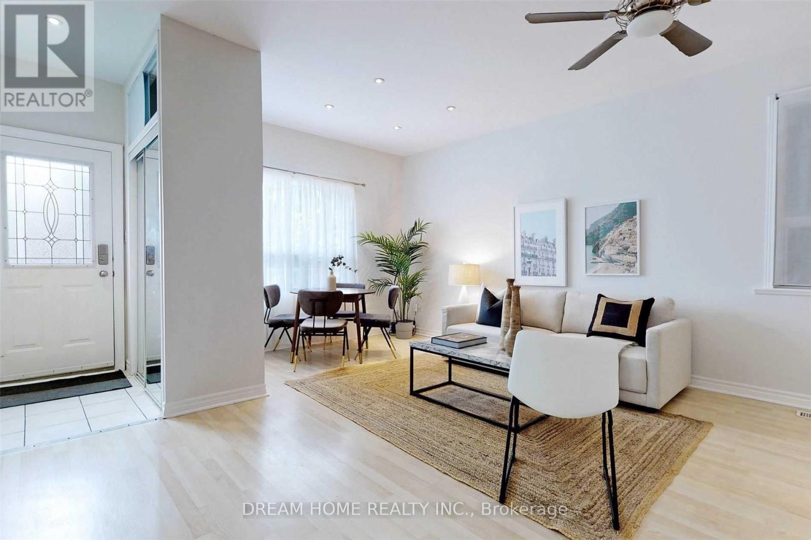 Upper - 53 Lanark Avenue, Toronto (Oakwood Village), Ontario  M6C 2B5 - Photo 2 - C12186302