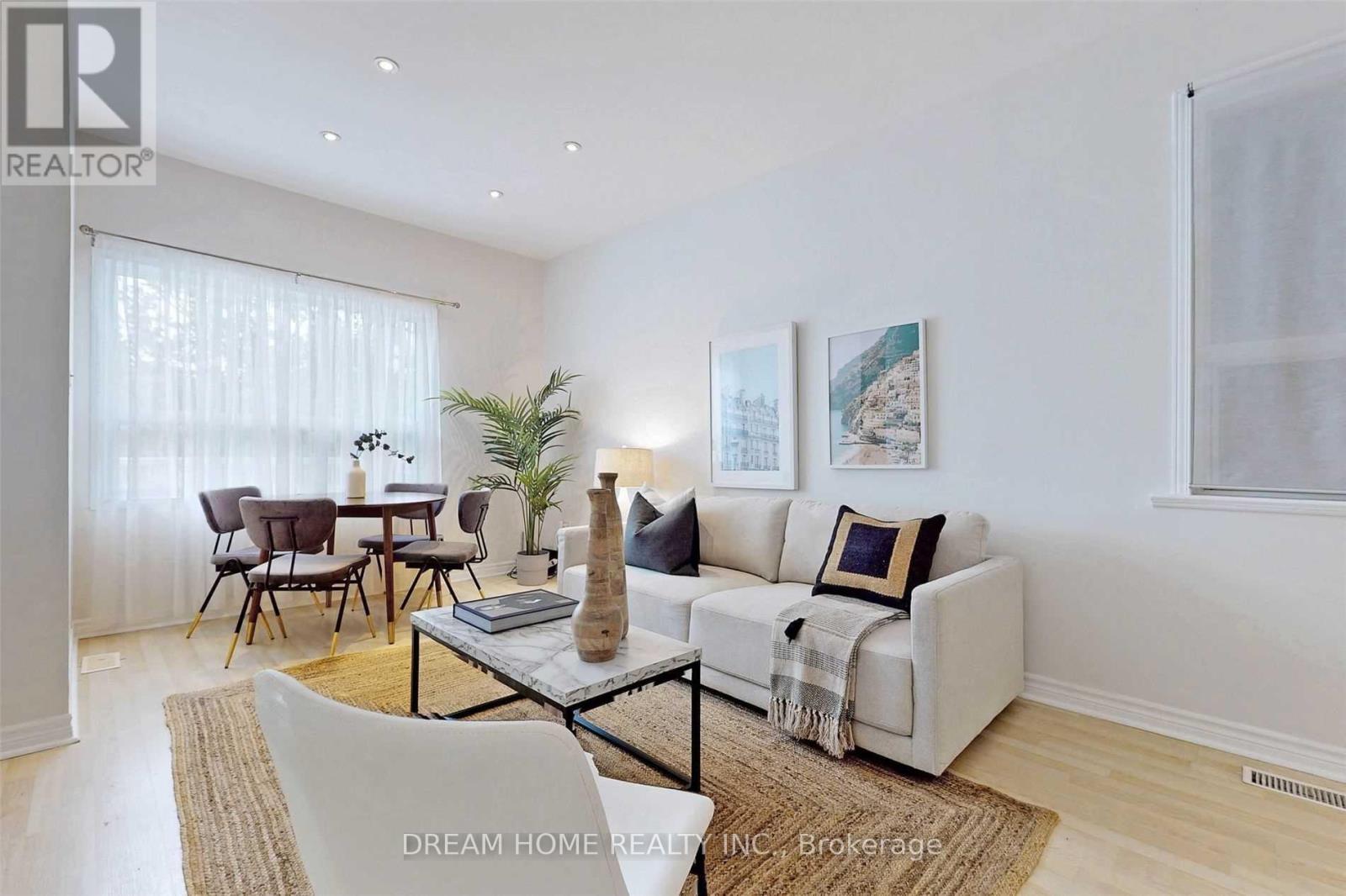 Upper - 53 Lanark Avenue, Toronto (Oakwood Village), Ontario  M6C 2B5 - Photo 4 - C12186302