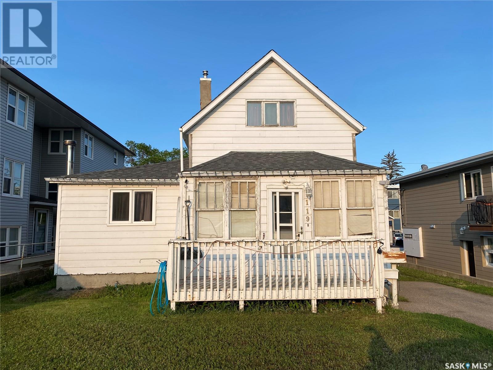 Property at 119 3rd AVENUE NE image 1