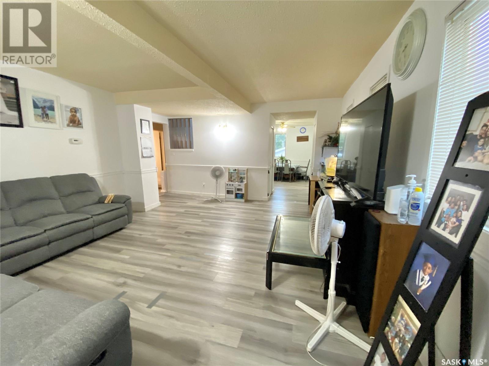 Property at 119 3rd AVENUE NE image 5