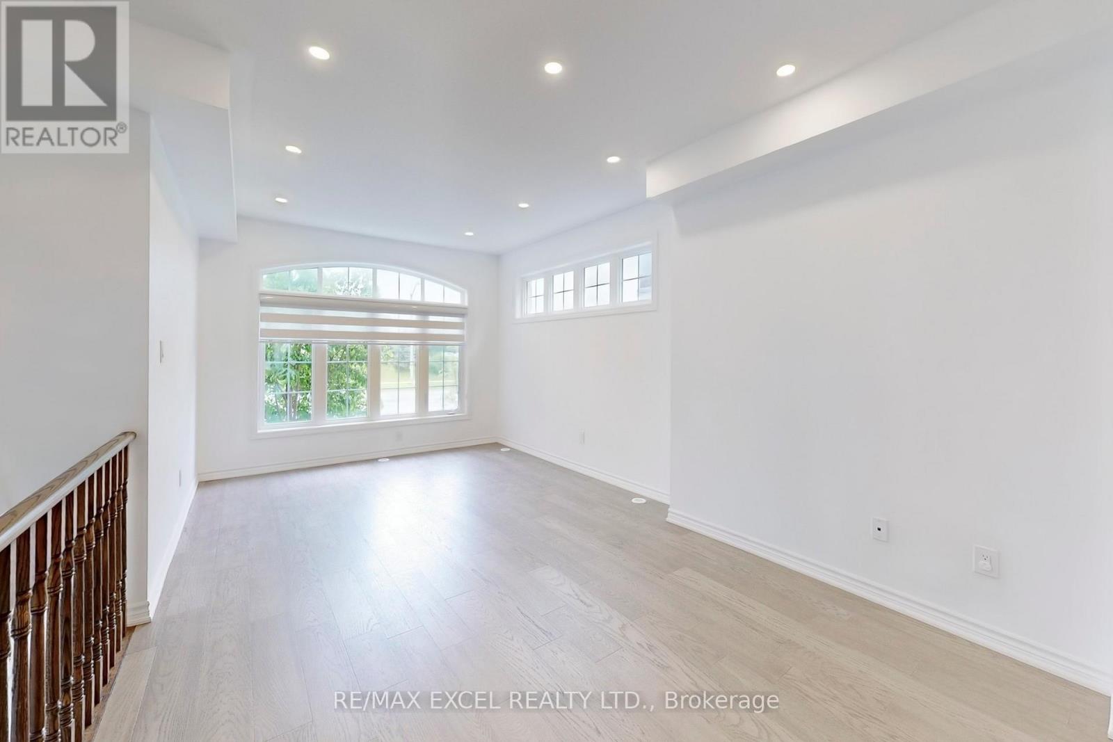 Property at 283 DUNDAS WAY image 5