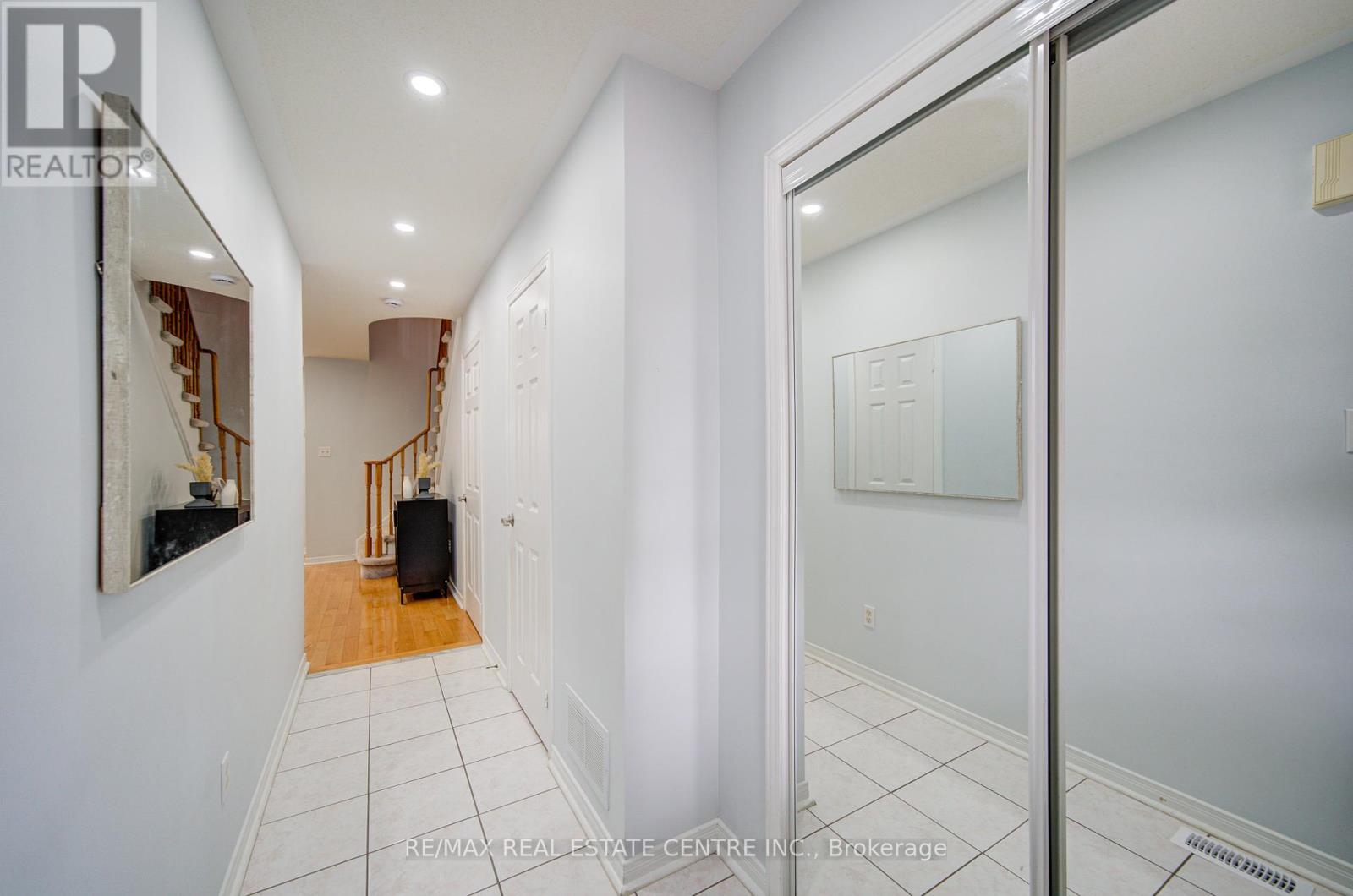1793 Creek Way N, Burlington, Ontario  L7L 6R1 - Photo 11 - W12186305
