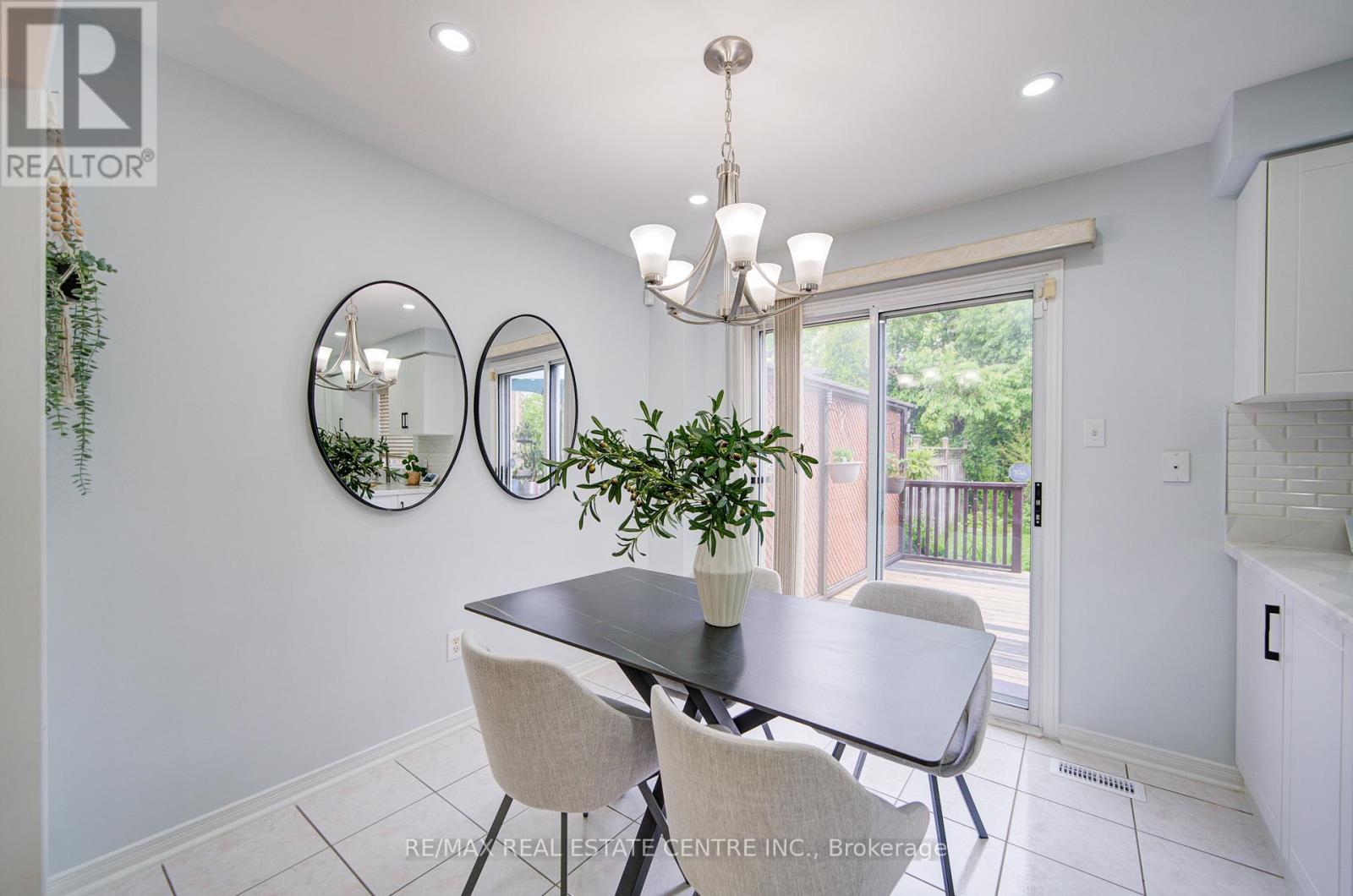 1793 Creek Way N, Burlington, Ontario  L7L 6R1 - Photo 18 - W12186305