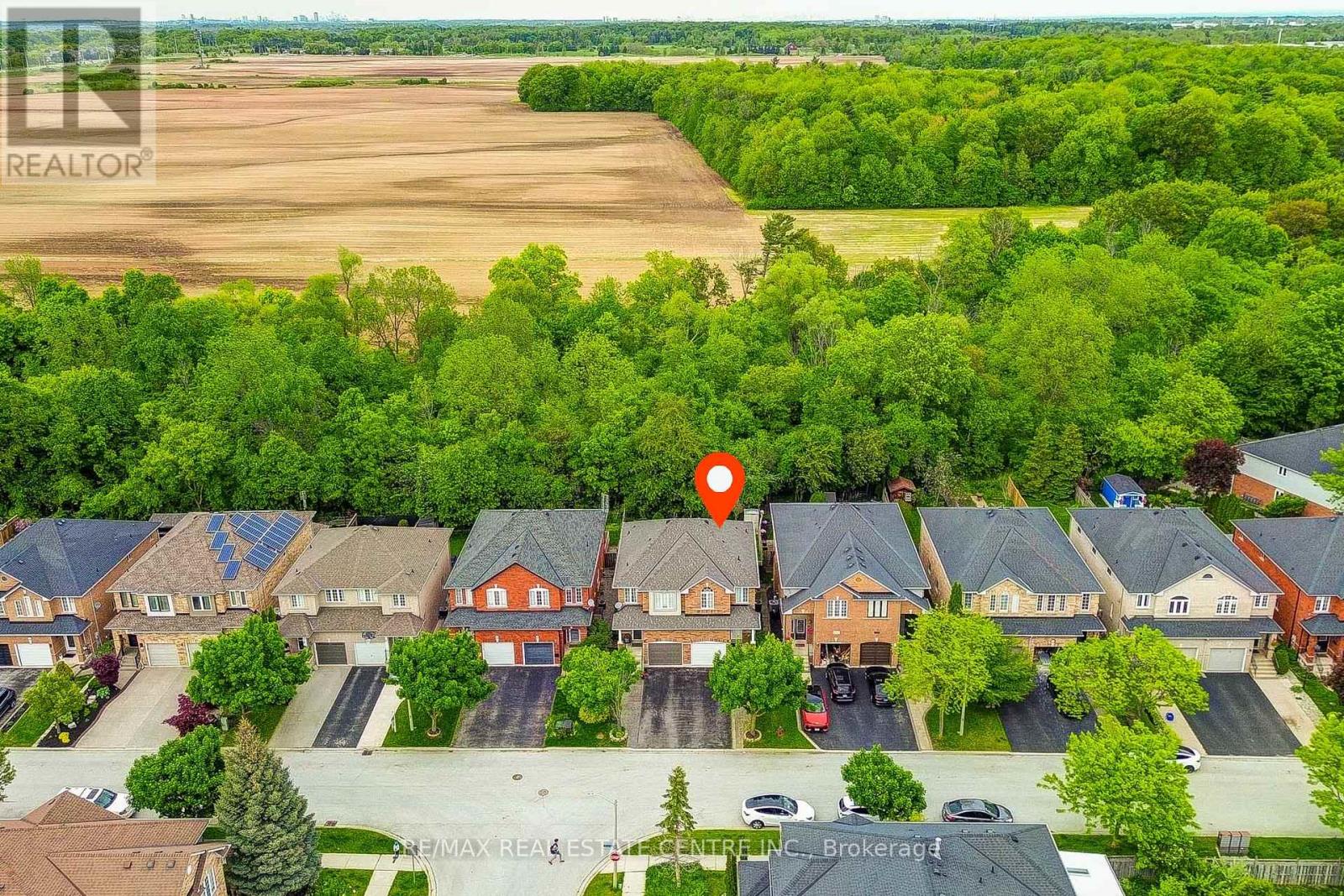 1793 Creek Way N, Burlington, Ontario  L7L 6R1 - Photo 3 - W12186305