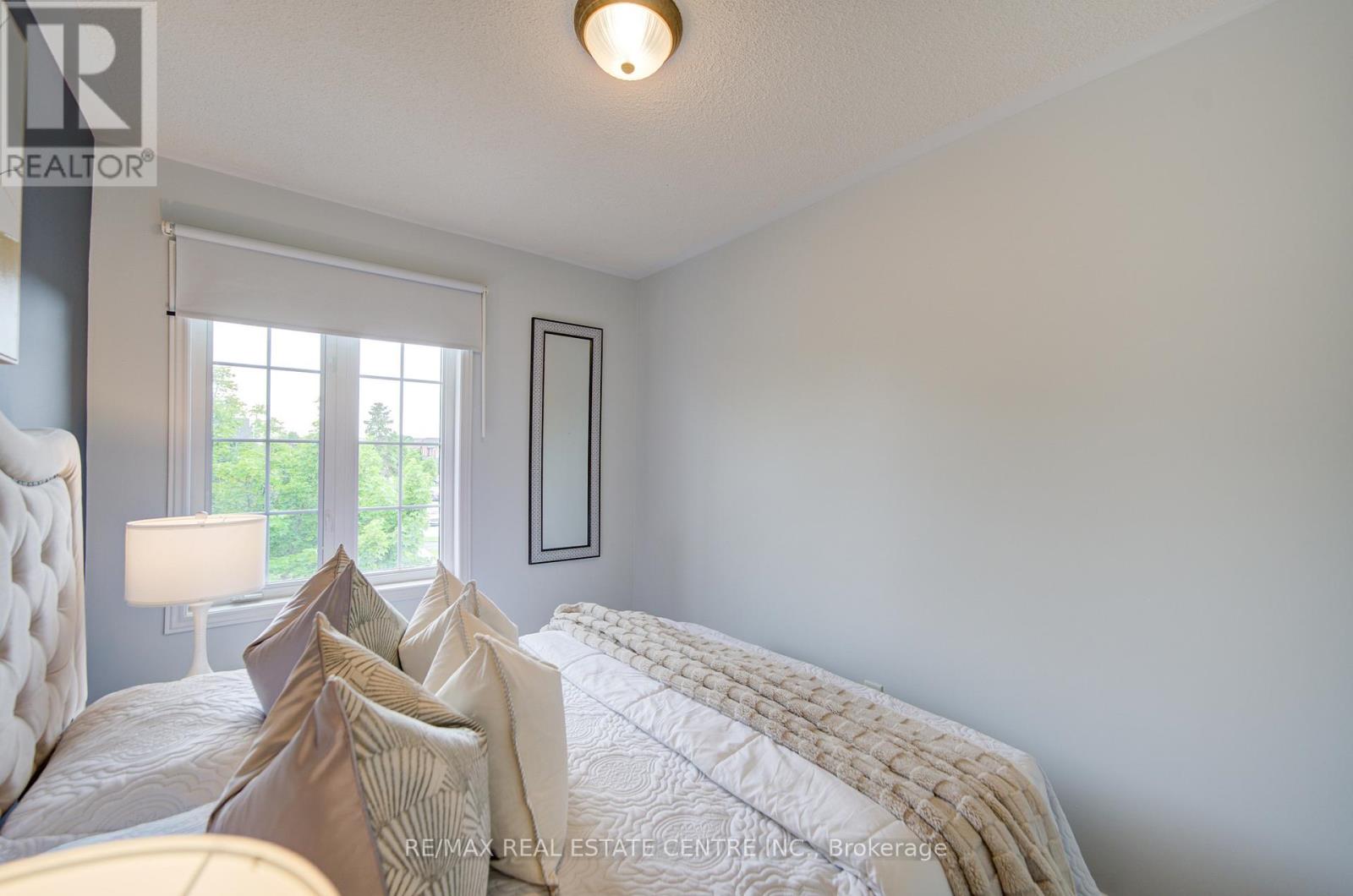 1793 Creek Way N, Burlington, Ontario  L7L 6R1 - Photo 35 - W12186305