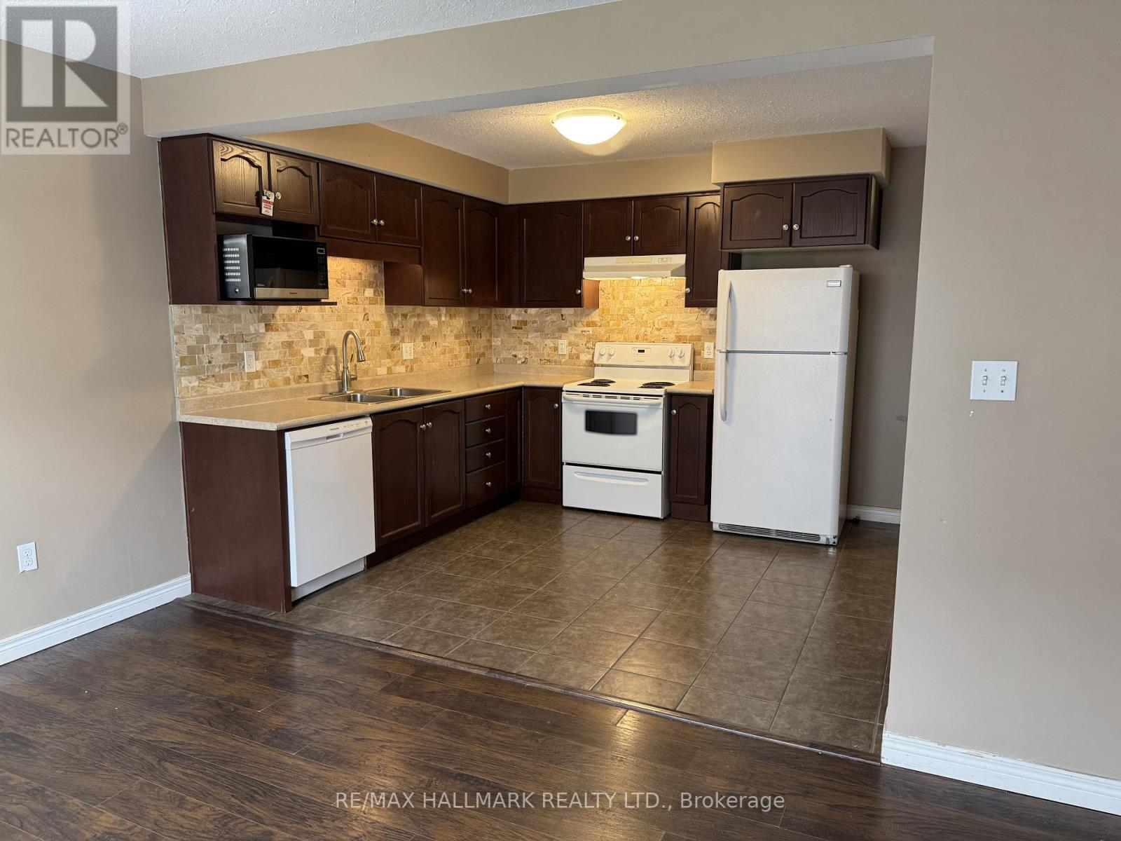 Property at 18 - 361 ARKELL ROAD image 3