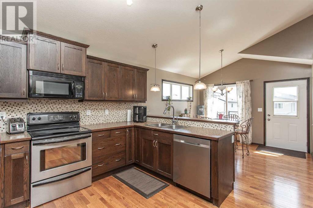 56 Mackenzie Crescent, Lacombe, Alberta  T4S 1X6 - Photo 4 - A2226120