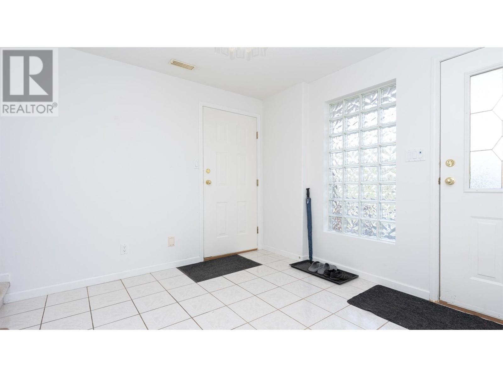 Property at 9085 Tronson Road image 4