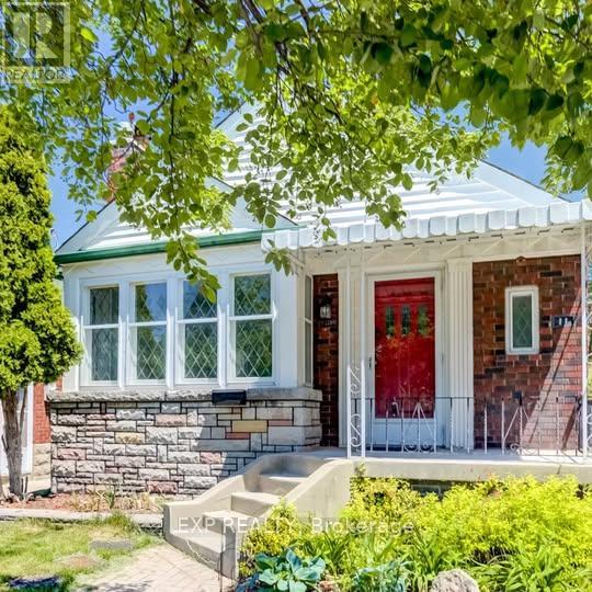 11 Fairside Avenue, Toronto, Ontario  M4C 3G8 - Photo 1 - E12186336