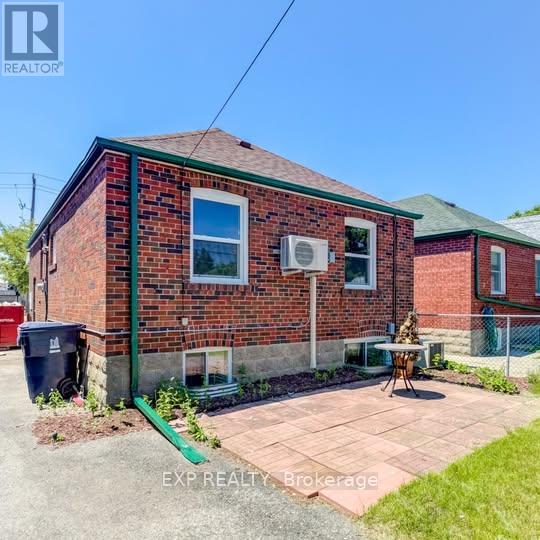 11 Fairside Avenue, Toronto, Ontario  M4C 3G8 - Photo 8 - E12186336
