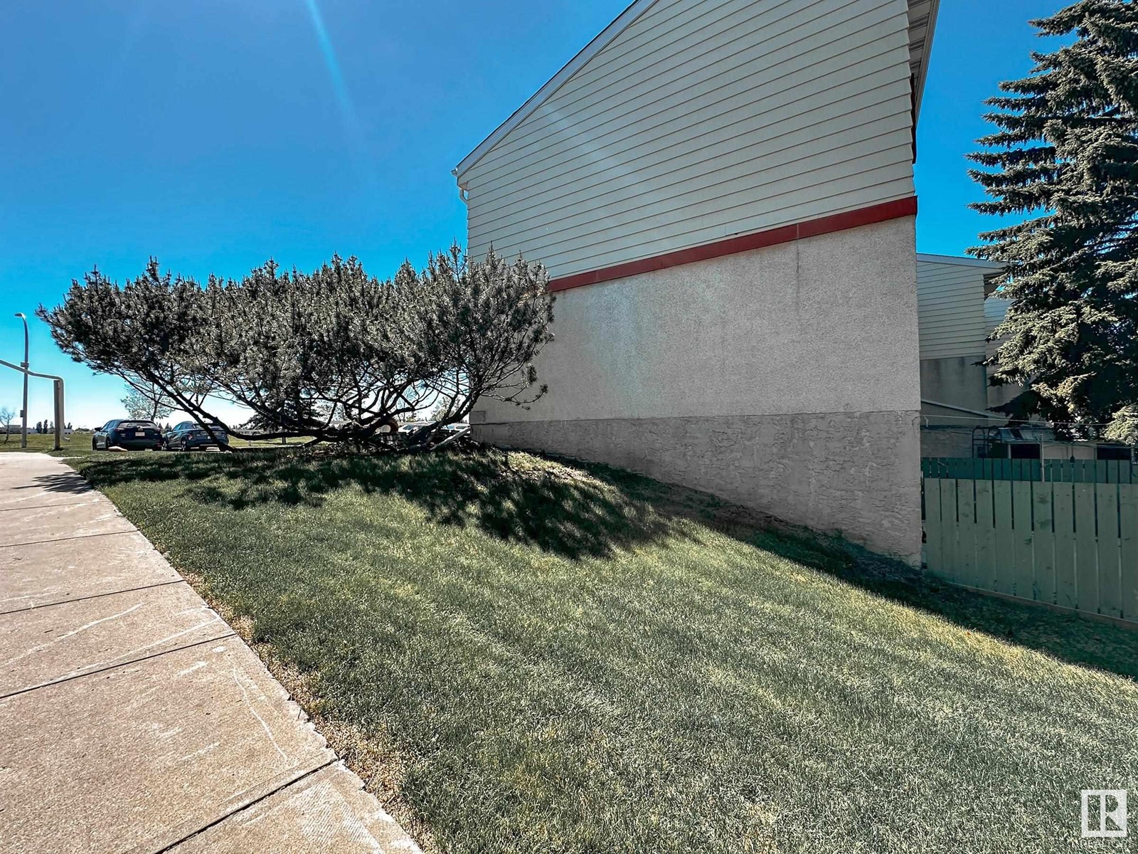 6j Callingwood Co Nw, Edmonton, Alberta  T5T 0H5 - Photo 3 - E4439040