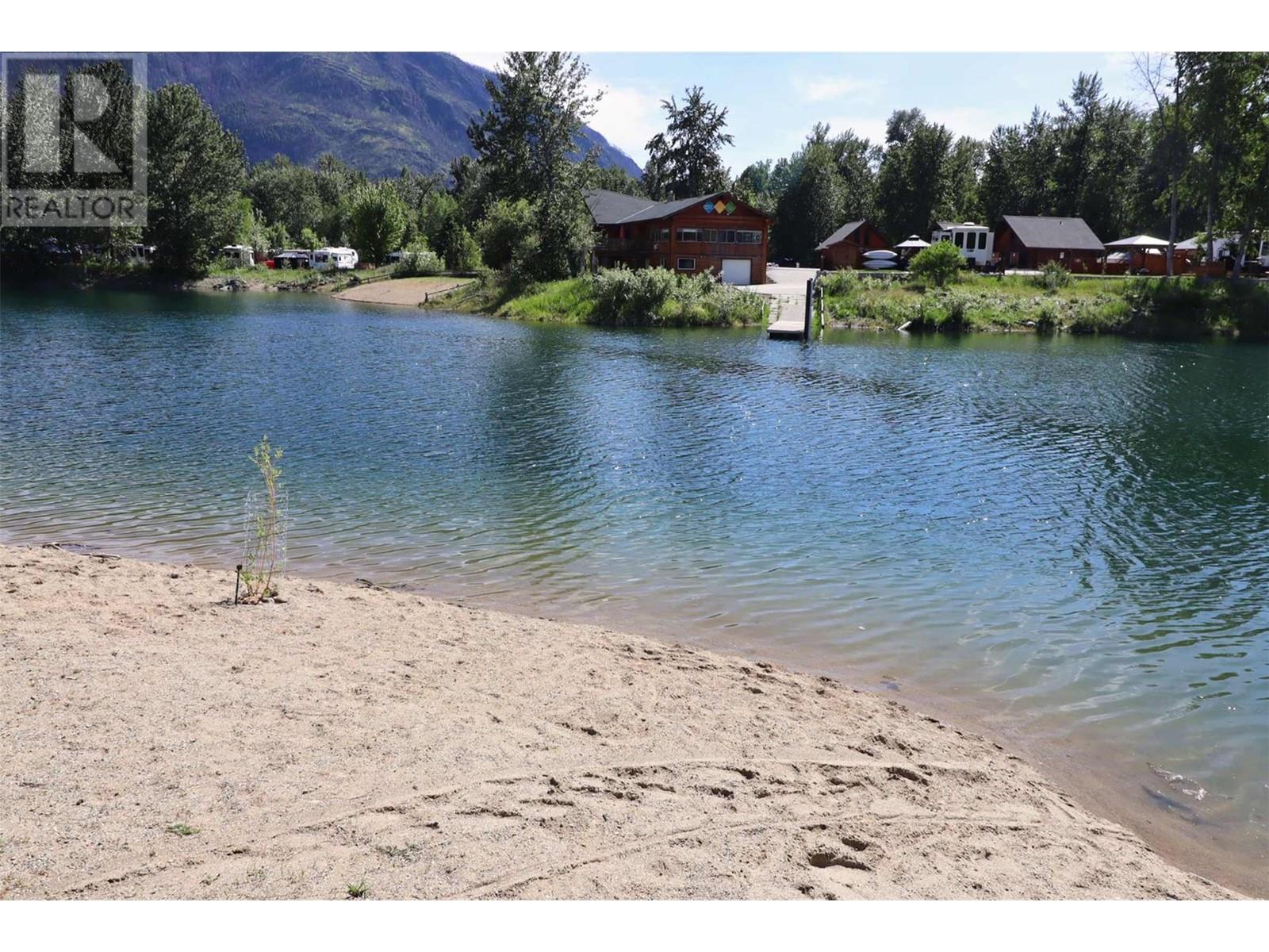 1 Eagle Lane, Lee Creek, BC V0E1M4