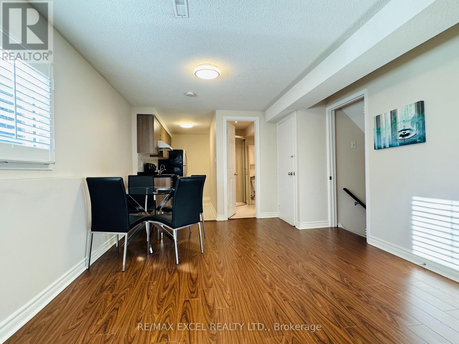 Lower - 208 Harrison Drive, Newmarket, Ontario  L3Y 6B9 - Photo 7 - N12186355