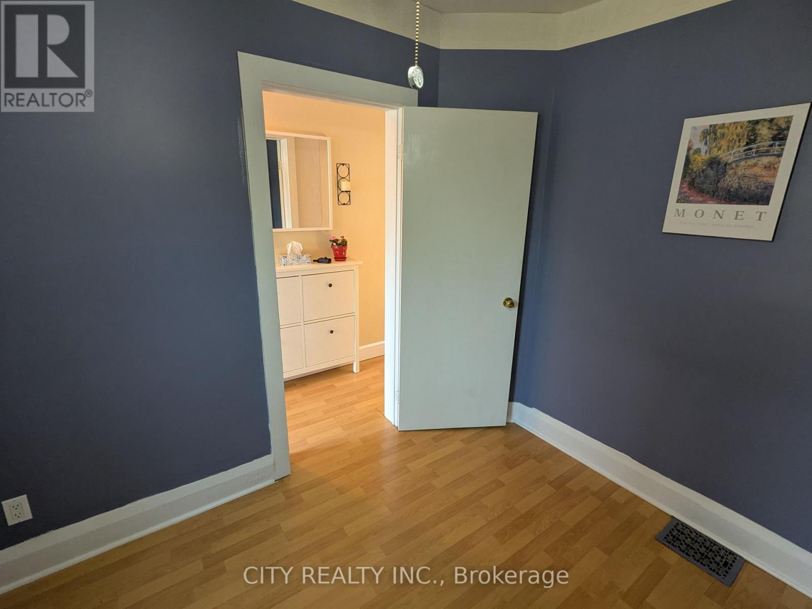 54 Grandville Avenue, Toronto (Rockcliffe-Smythe), Ontario  M6N 4T9 - Photo 6 - W12186357