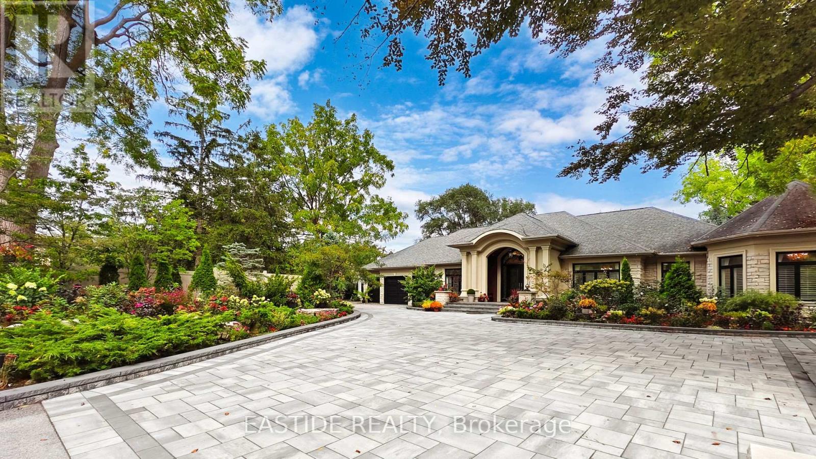 431 Fourth Line, Oakville (Wo West), Ontario  L6L 5A5 - Photo 1 - W12186366