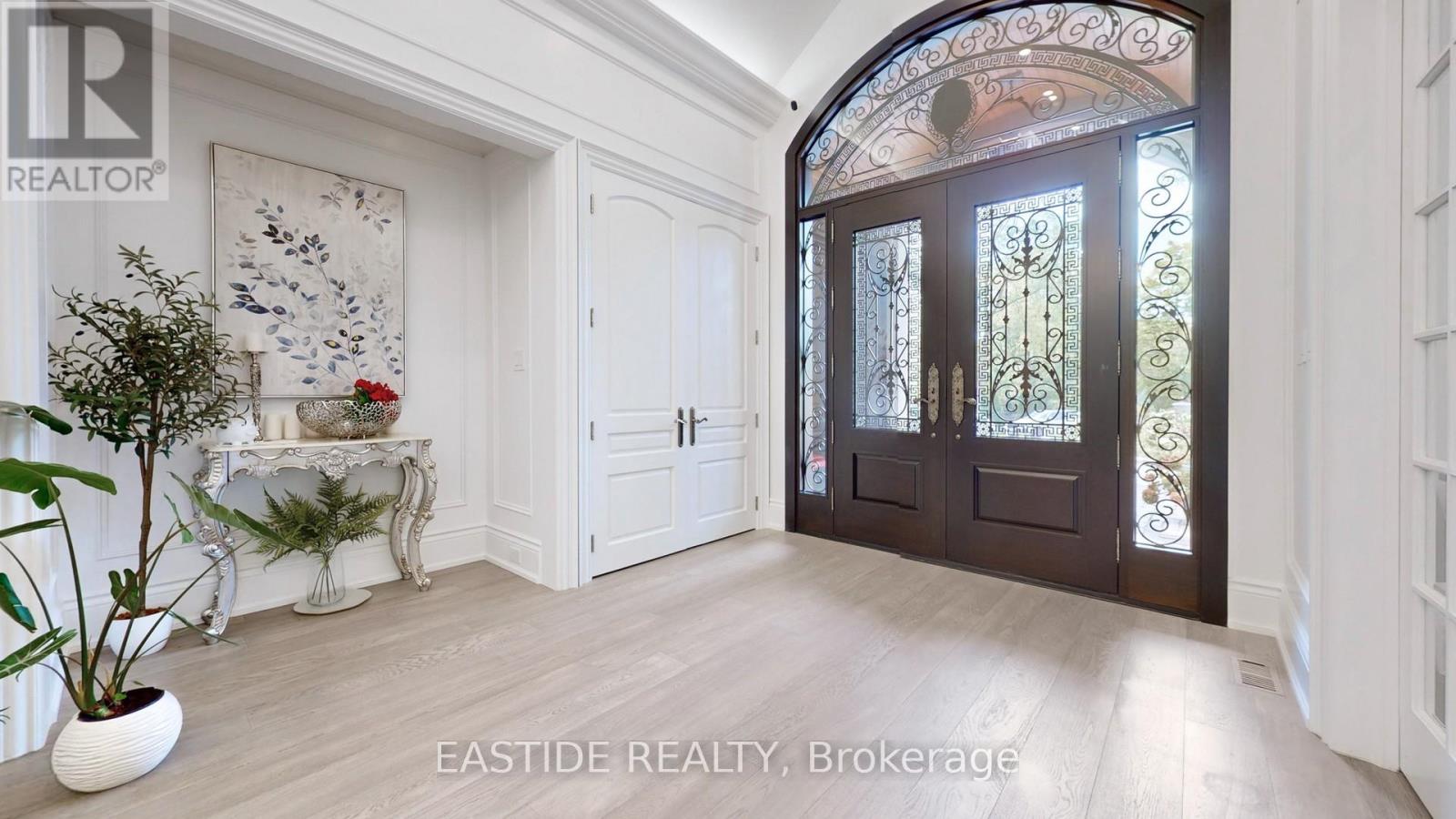 431 Fourth Line, Oakville (Wo West), Ontario  L6L 5A5 - Photo 4 - W12186366
