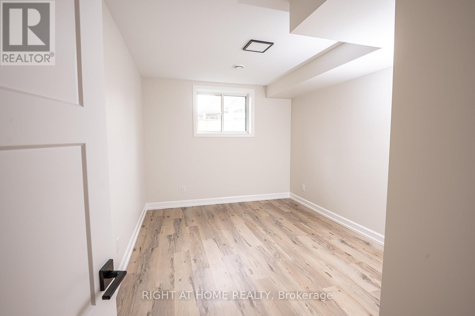 3909 Mitchell Crescent, Fort Erie (Black Creek), Ontario  L0S 1S0 - Photo 12 - X12186363