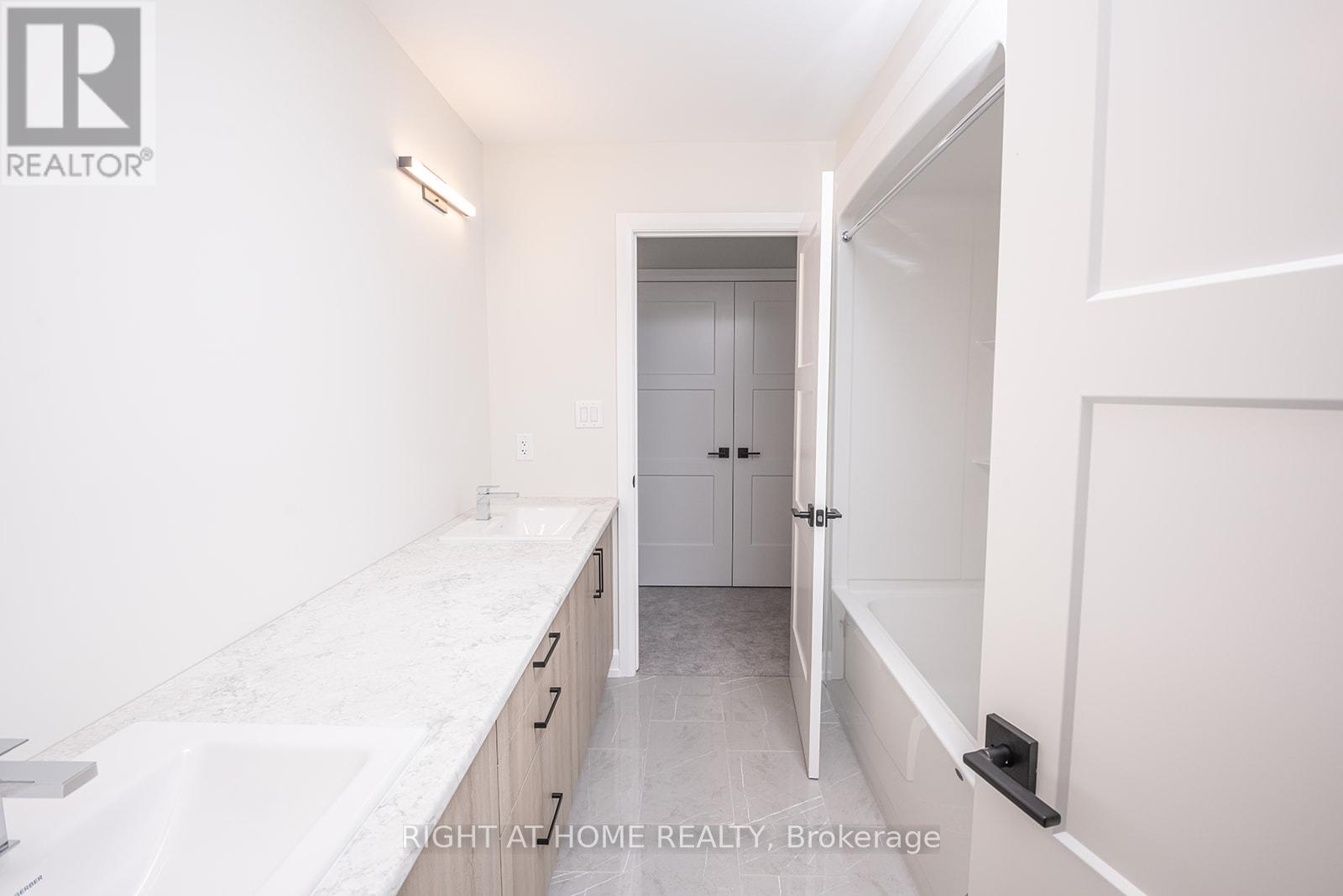 3909 Mitchell Crescent, Fort Erie, Ontario  L0S 1S0 - Photo 24 - X12186363