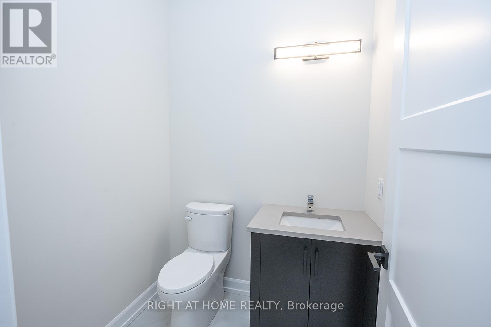 Property at 3909 MITCHELL CRESCENT image 4