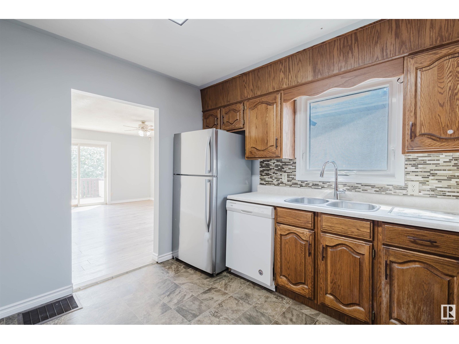 9731 162 St Nw, Edmonton, Alberta  T5P 3L1 - Photo 8 - E4439662