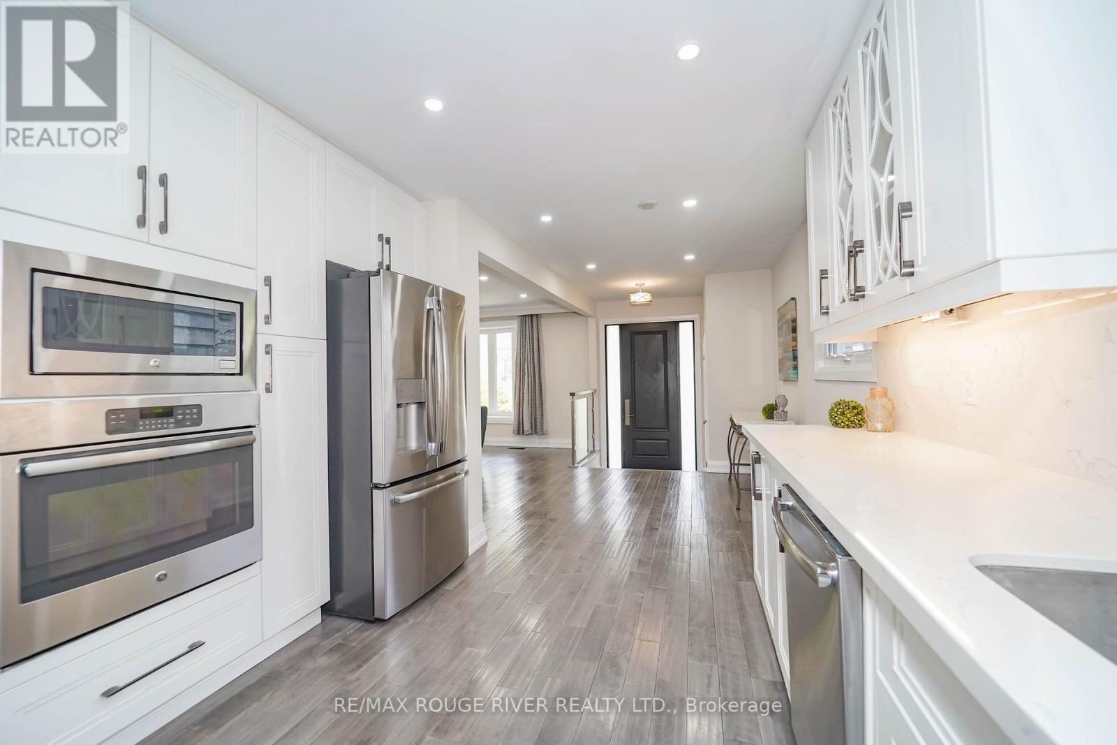 204 Rouge Hills Drive, Toronto (Rouge), Ontario  M1C 2Z1 - Photo 12 - E12186375