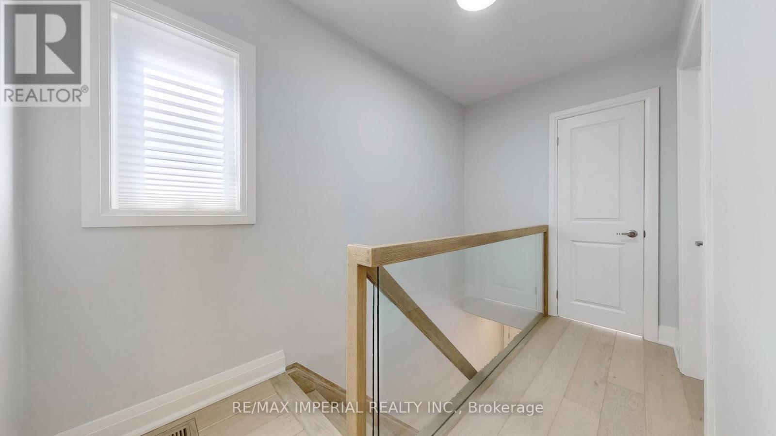 9 Lesmount Avenue, Toronto, Ontario  M4J 3V5 - Photo 12 - E12186383