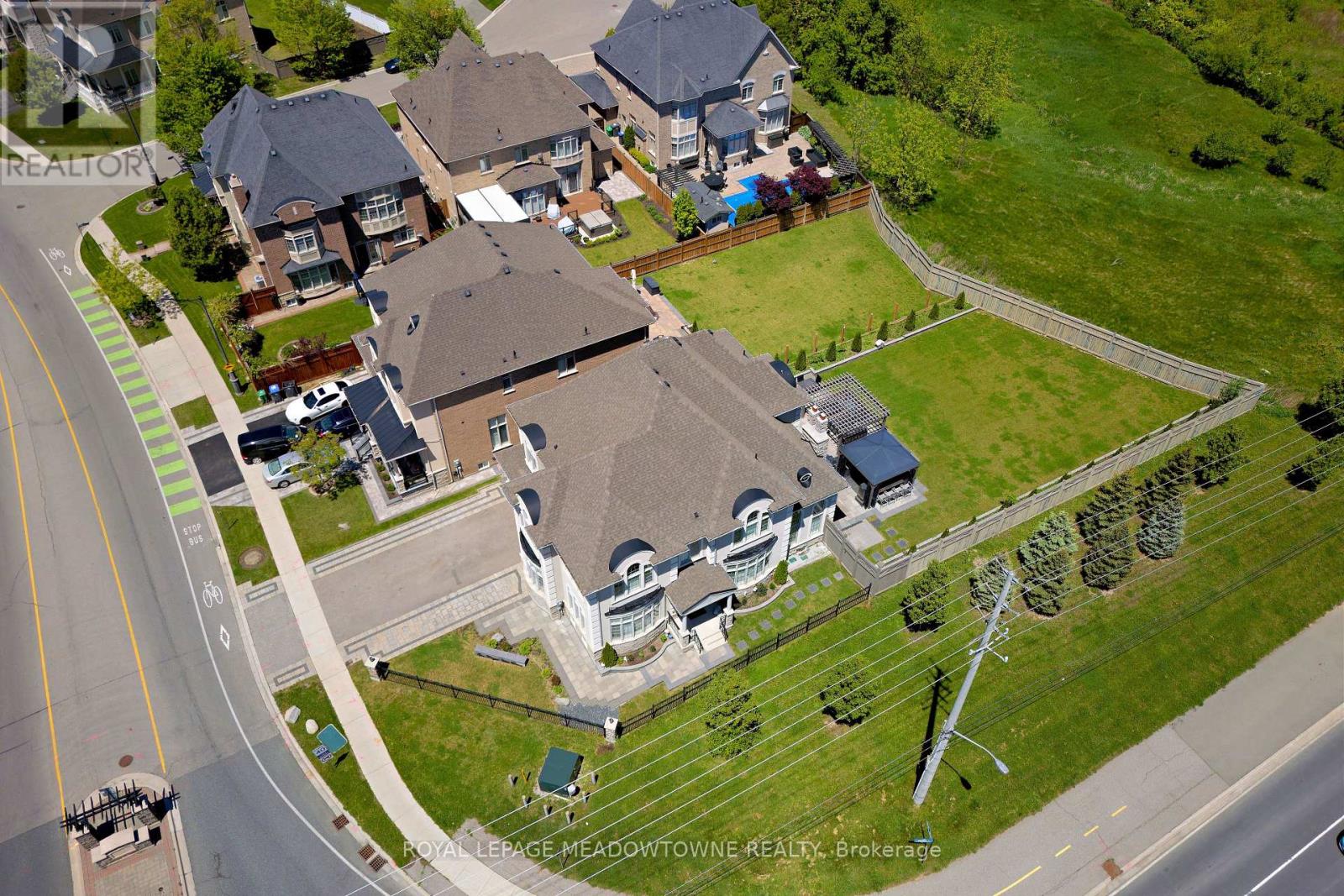 1 Royal West Drive, Brampton, Ontario  L6X 2X3 - Photo 3 - W12186370