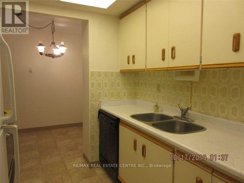 704 - 3100 Kirwin Avenue, Mississauga, Ontario  L5A 3S6 - Photo 8 - W12186384