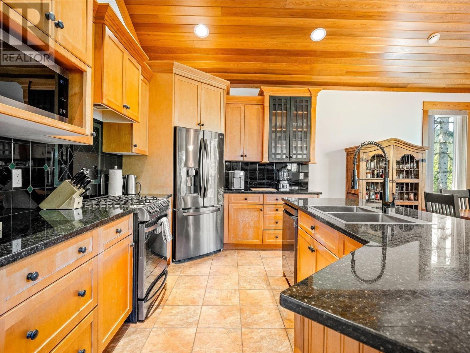 2314 Cayley Close, Whistler, British Columbia  V8E 0A8 - Photo 6 - R3009396