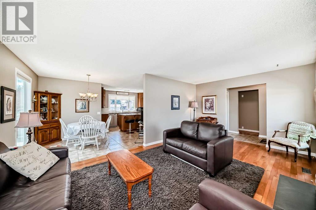 959 Parkwood Way Se, Calgary, Alberta  T2J 3V4 - Photo 4 - A2213076