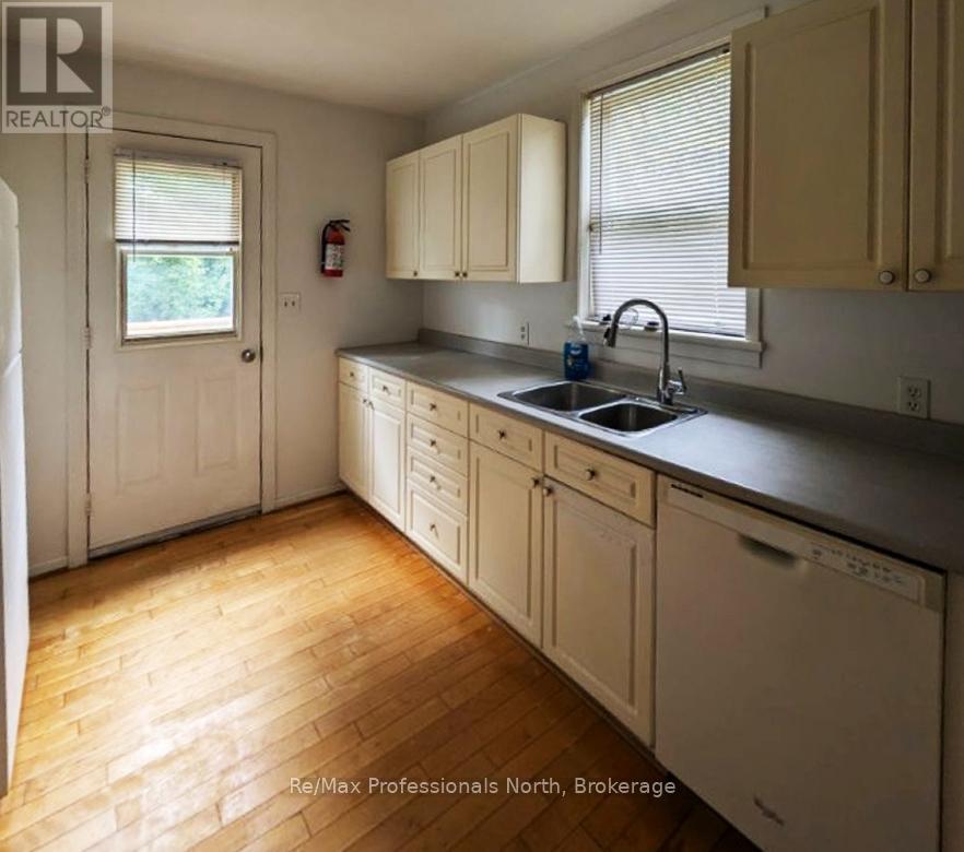 145 Front Street, Bracebridge, Ontario P1L 1J7 - Photo 21 - X12154851