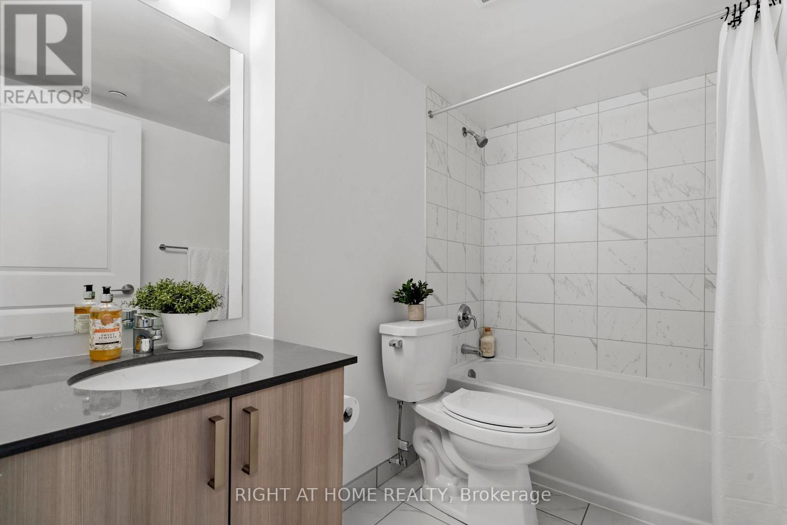 909 - 1435 Celebration Drive, Pickering, Ontario  L1W 0C4 - Photo 10 - E12186389