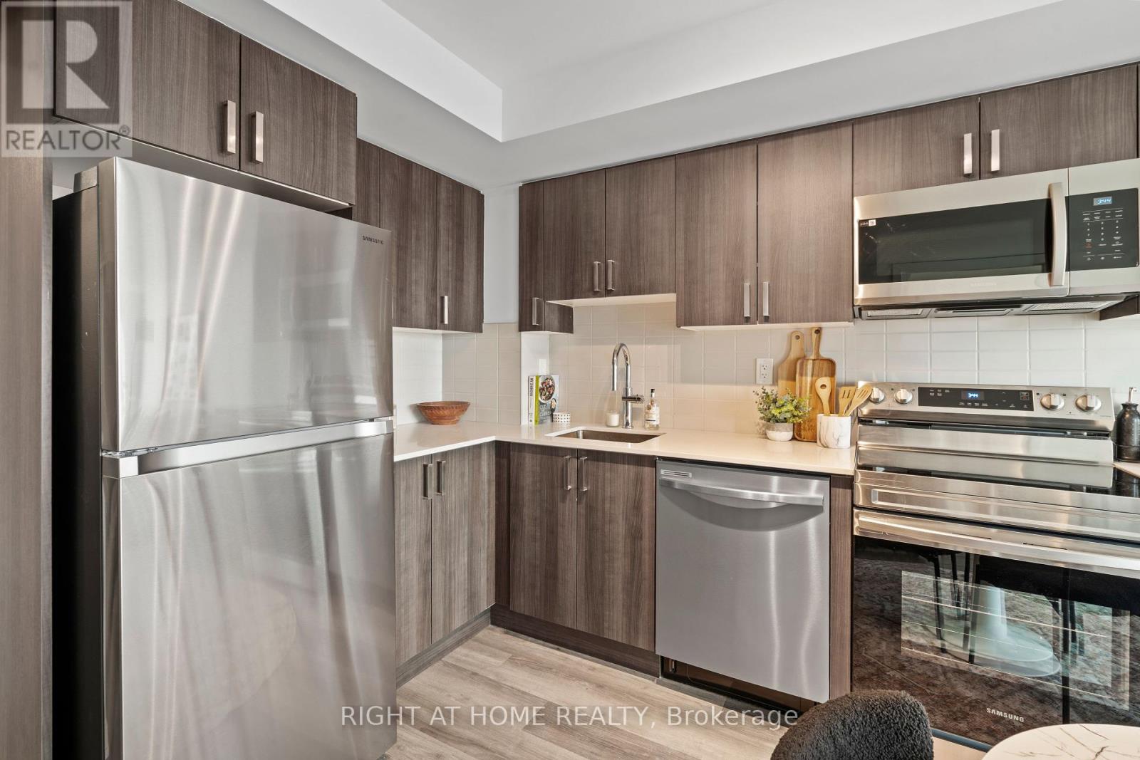 909 - 1435 Celebration Drive, Pickering, Ontario  L1W 0C4 - Photo 4 - E12186389