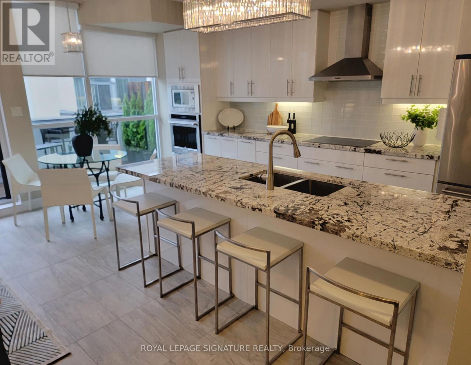 2 - 130 Little Creek Road, Mississauga, Ontario  L5R 1P8 - Photo 5 - W12184828