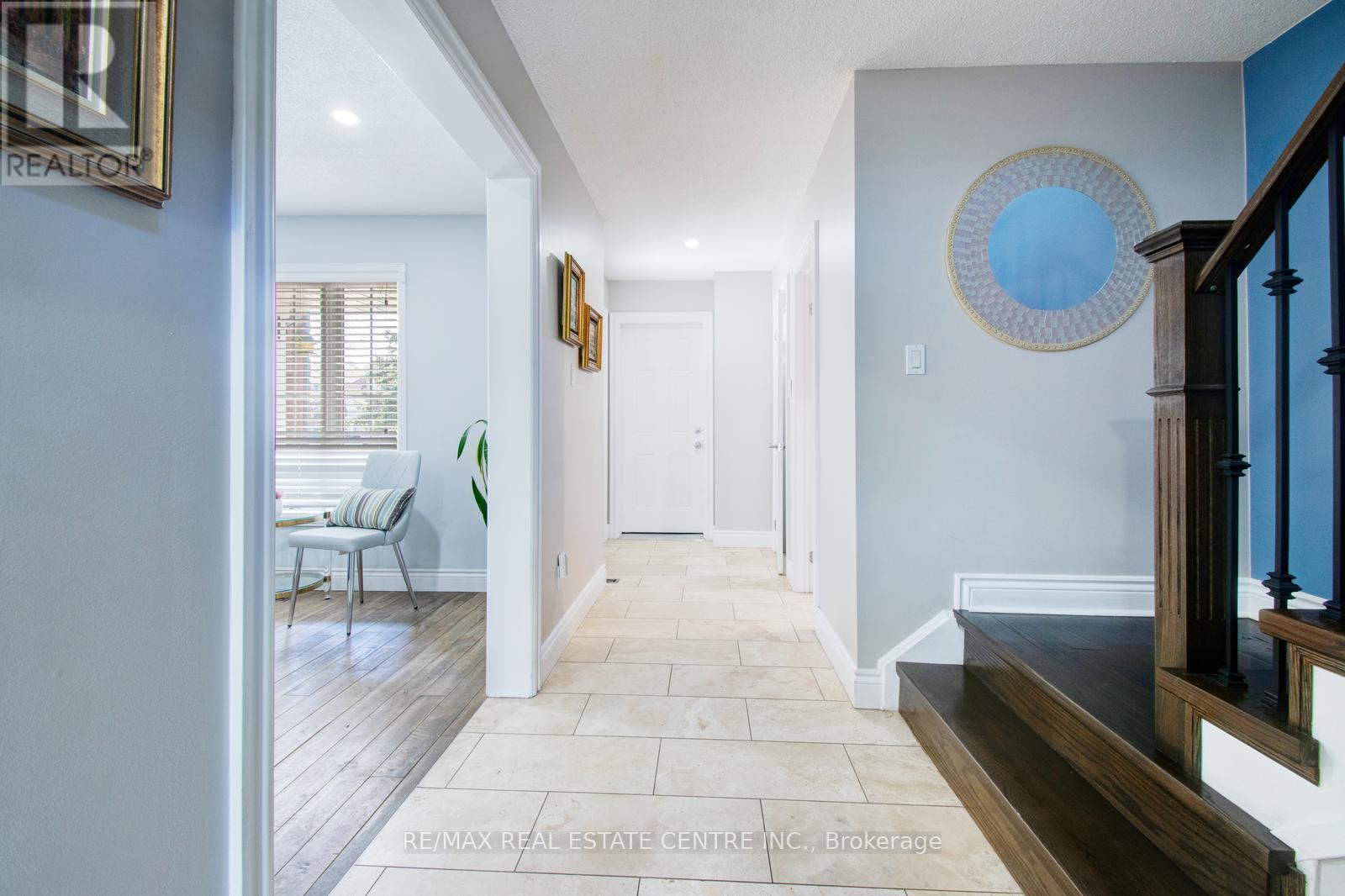 2840 Tradewind Drive, Mississauga, Ontario  L5N 6L1 - Photo 7 - W12186393