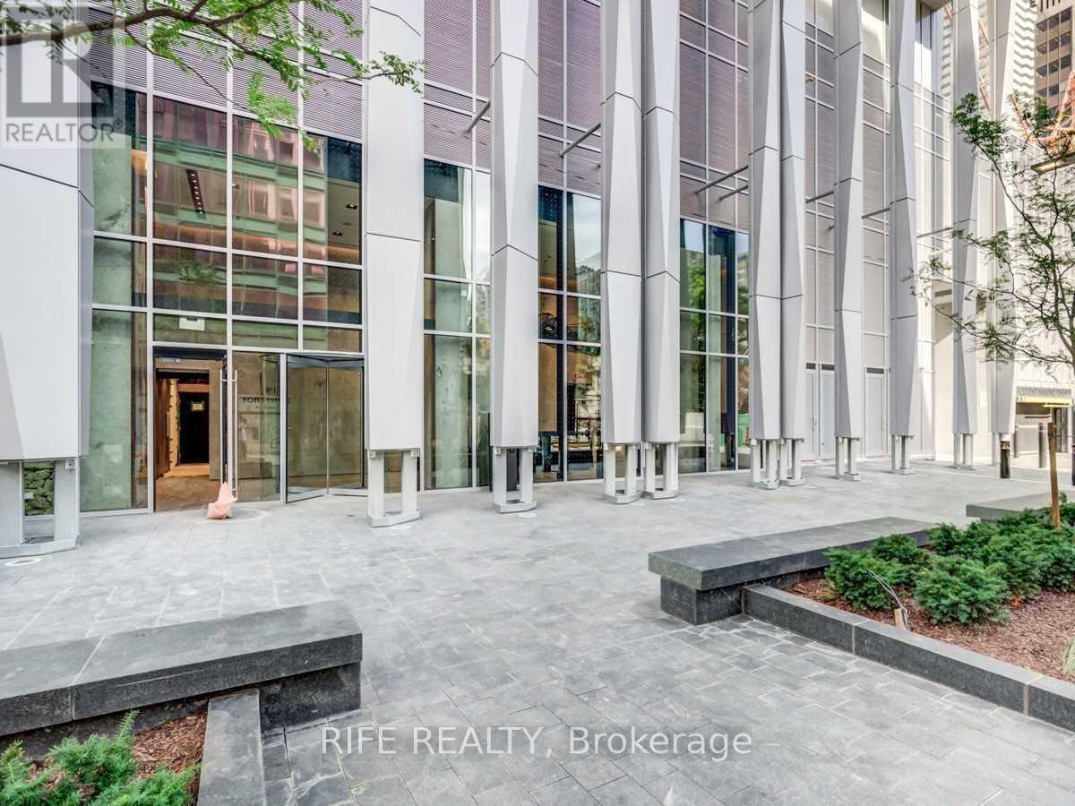 4602 - 1 Yorkville Avenue, Toronto, Ontario  M4W 0B1 - Photo 8 - C12172301