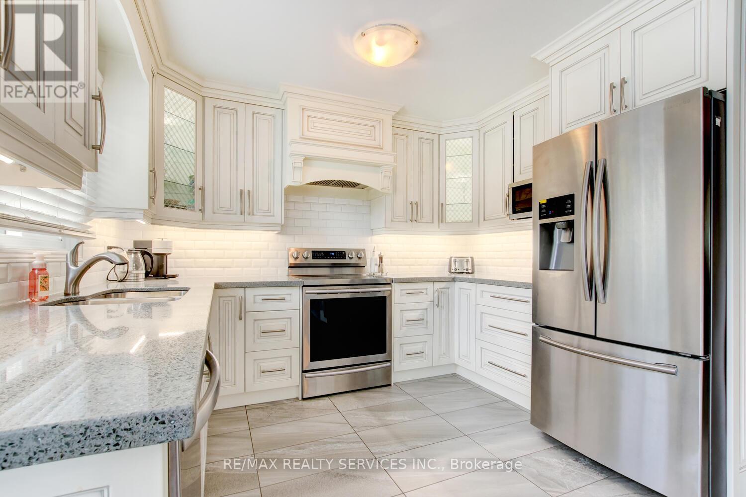 119 Kenpark Avenue, Brampton, Ontario  L6Z 3J9 - Photo 10 - W12183605