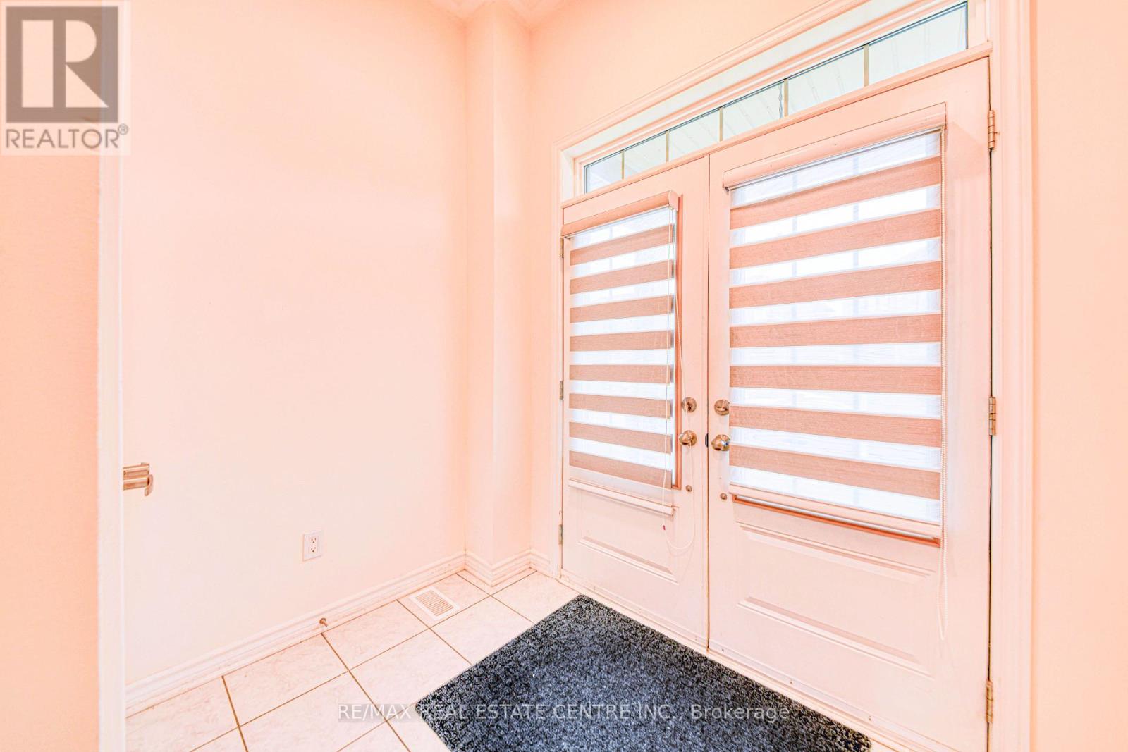 34 Peter Hogg Court, Whitby, Ontario  L1P 0N2 - Photo 6 - E12186408