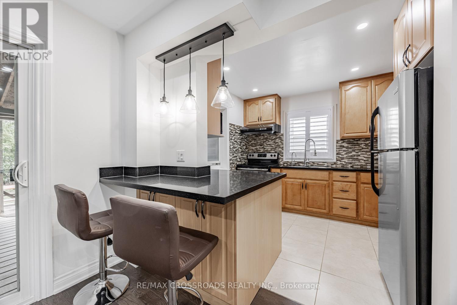 47 Bonniewood Road, Toronto (Ionview), Ontario  M1K 2L9 - Photo 5 - E12186410