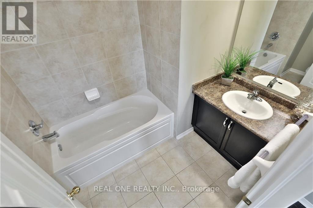 70 Mcknight Avenue, Hamilton, Ontario  L8B 0T8 - Photo 22 - X12186404
